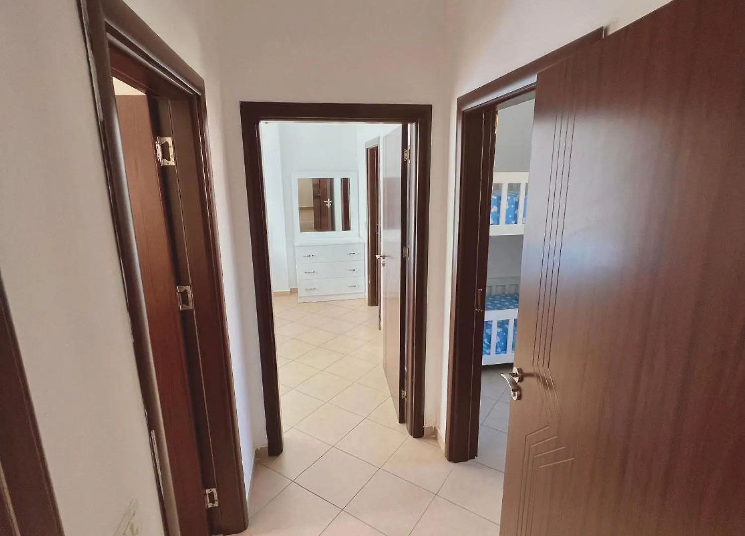 Queen Residence Shengjin 0*,